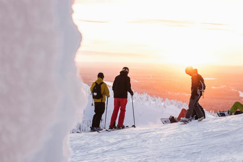Ruka-ski-resort-sunset-group-ski